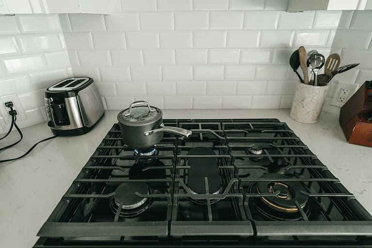 Induction Cooktop Not Detecting a Pan? Causes and Fixes